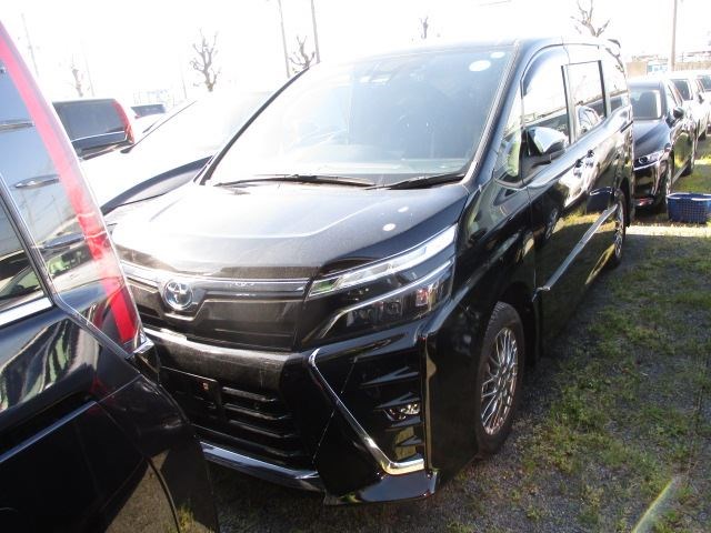 Toyota-Voxy-2020(ZS KIRAMEKI)